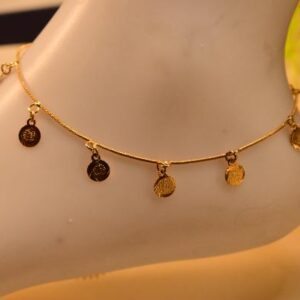 Iraasa Collection Gold Anklet – A delicately designed Pakistani anklet featuring round pendants.